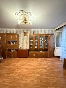 Продаж 4-х кімн. квартири, 2 поверх. Вечірній 10