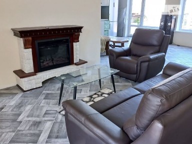 Продаж 2 поверхового будинку з верандою і ділянкою на 3.6 сотки, 180 кв. м, 3 кімнати, на пров. Романтичний • ID 34999358