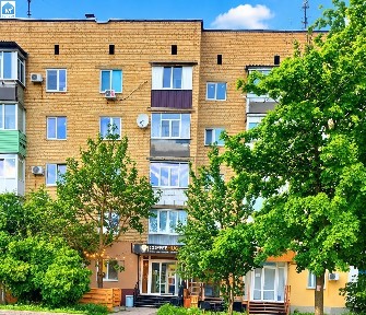 Продам квартиру з індивідуальним опаленням 3 кімнатна 3 поверх в центрі Балаклія з гаражем