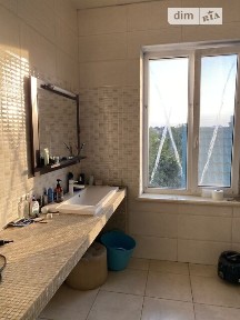 Продаж 3 поверхового будинку з верандою і ділянкою на 4.5 сотки, 298 кв. м, 7 кімнат, на вул. Рибальська • ID 35001962