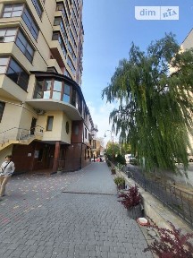 Продаж 2к квартири 70 кв. м на вул. Степана Бандери 9 • ID 35003685