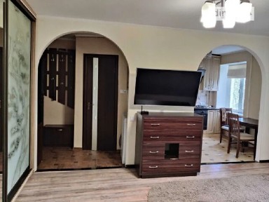 Продаж 2к квартири 42 кв. м на вул. Південна • ID 35004611