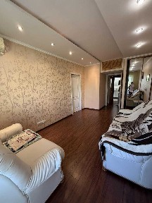 Продам 3-к квартиру з ремонтом на Черемхах, пров. Вишневського (3-376-075 ЛД)