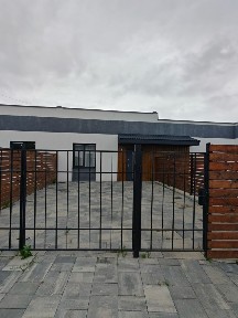 Доступний під ЄОСЕЛЯ таунхаус з РЕМОНТОМ гарна локація, не відшиб