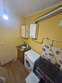Здається 1кім кв на Космонавтів 12000+торг
