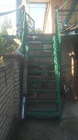 Оренда, здається врємянка в районі Старого міста, простий стан з технікою та меблями, але вигідна ціна. СОЦІАЛЬНИЙ ВАРІАНТ, Телефонуйте