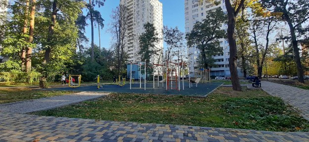Продаж 2-кімнатної квартири 82 м², Верховинна вул., 35