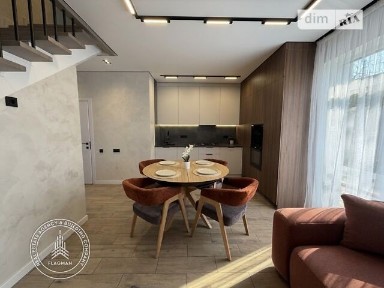 Продаж 2 поверхового таунхауса з ділянкою на 2 сотки, 86 кв. м, 3 кімнати, на вул. Незалежності • ID 35011402