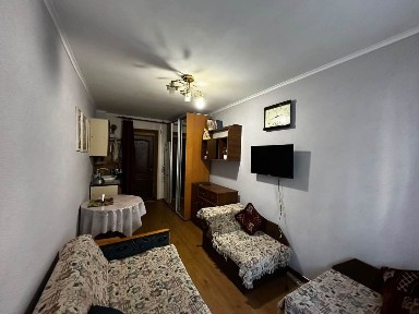 Продаж комунальної квартири в центрі міста