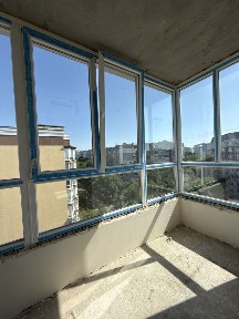 Простора 2-кімнатна квартира в новобудові, яка стане чудовою основою для ремонту вашої мрії.