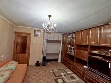 Продається простора однокімнатна квартира в цегляному будинку