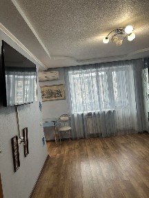 Оренда! Двокімнатна, Полякова. 2-й поверх.