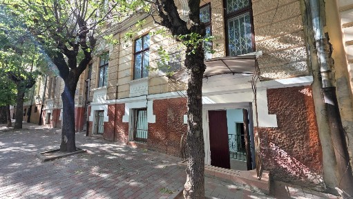 Здається в оренду комерційне приміщення в центрі м. Чернівці (вул. Б. Хмельницького)