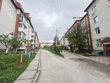 Простора 3-кімнатна квартира в цегляному будинку з закритою територією Масани