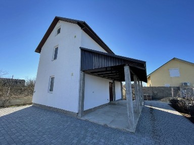 Будинок біля самісінького моря, 10хв до пляжу, 4 спальні + мансарда