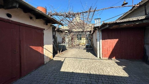 Дом на Слободке - тихая улица, 2 гаража и просторный двор