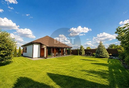 Продаж, затишний будинок в закритому селищі «Комфорт», у с. Бабаї