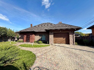 Продам 3-кімнатний будинок 178 м² - 7,5 соток, великий підвал, 3 види опалення