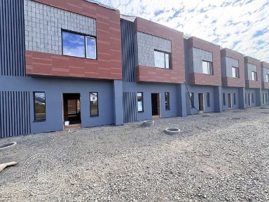 Продаж 2 поверхового таунхауса з ділянкою на 1.5 сотки, 96 кв. м, 3 кімнати, на 1-й пров. Східний • ID 35018220