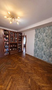Продаж 3-к квартири в цегляному будинку біля Метро «Чернігівська»