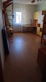 Здається трикімнатна квартира. Караваєві дачі.