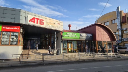 Оренда в АТБ прикасова зона. ЦЕНТР навпроти фонтана. Фасад