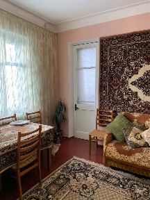 Продаю велику 2кімнатну квартиру в р-ні пл. Молоді, розглядаю продаж за сертифікати
