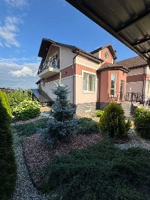 Однокімнатна квартира 40м2. В напівпідвалі приватного будинку, підвщеного рівня бузпеки, Осокорки 2ий шлюз