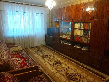 Продам трьох (3-х) кімнатну квартиру в центрі Кривого Рогу