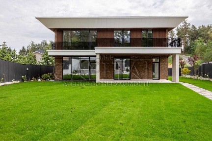 Продаж / Будинок / 320 м2 / Ходосівка / вул. Квітнева