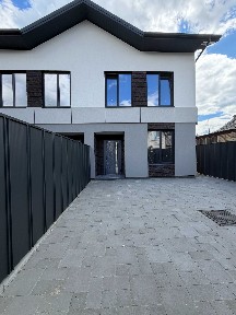 Продаж кутового таунхауса в Ірпені з газом, окремий передній двір!