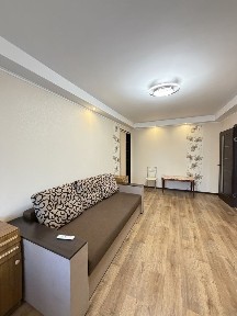 Здаю 1 к к на вул Олекси Алмазова з косметичним ремонтом