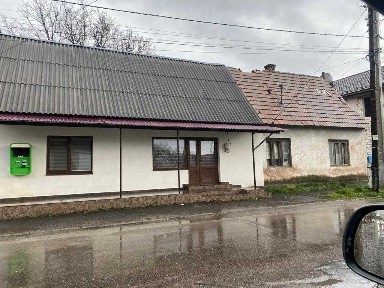 Продається діючий магазин у м. Тячів