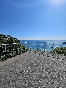 Будинок на морському узбережжі