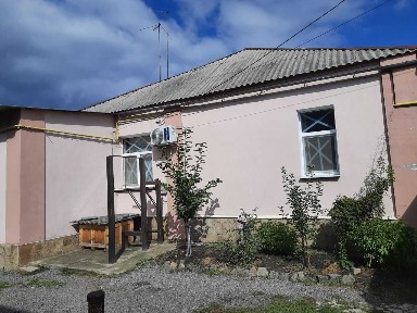 Продам 1\2 дома 115м2,81\100,участок 4 сотки, 5 комнат, ул. Франковская 15,м. пл. Восстания-10мин.