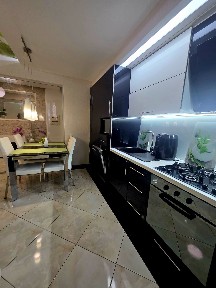 Продаж! Стильної 2к кв кухня-студія та 2 спальні вул Шевченка 418