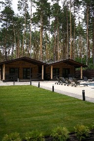 Оренда подобова будинку з басейном у лiсi Киiв