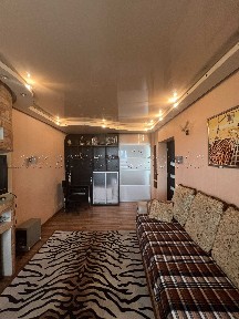 Здам виключно для сім'ї дворівневу 2-кімнатну квартиру (вул. Шкільна, 1а).