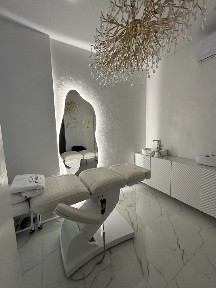Косметологічний кабінет в медичному центрі. Фасад.