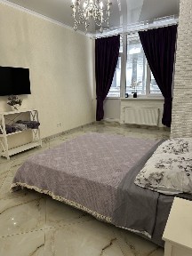 Низький 2 поверх, євродвушка, Аркадія, Гагарін Плаза, є балкон