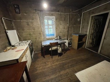 Будинок з газовим опаленням в центрі села Курінь