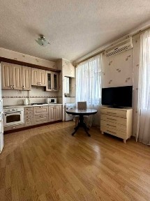 Продаж 1-кімнатної квартири 55 м², Робітнича вул., 18