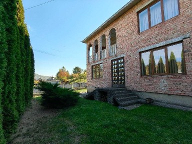 Продаж будинку Косів, 260 м2, ділянка 9 с, Соколівка, комунікації, гори, камін, пічка, світло, асфальт, гараж