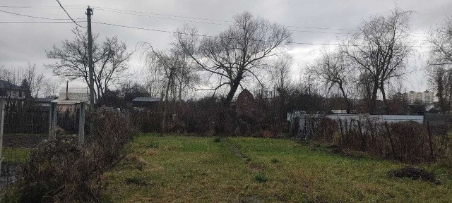 СРОЧНО! Дача в городе. Груба. Свет. Рядом жилые дома. Водоем.