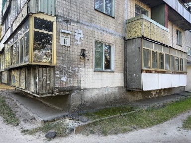 Продаж квартири під комерцію.