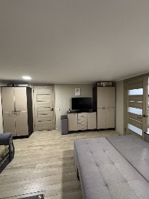 Квартира 40м2. В напівпідвалі житлового будинку, ( підвщеного рівня бузпеки) Осокорки 2й шлюз.