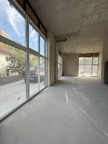 Продаж комерційного приміщення в новобудові в центрі міста