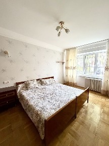 Оренда 2-кімн. квартири Дніпровський район, 1 поверх. Газ, з меблями та технікою
