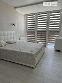 Продаж 3к квартири 87 кв. м на вул. Драгоманова 26 • ID 35025483