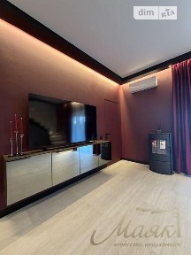 Продаж 2 поверхового будинку з ділянкою на 4.5 сотки, 130 кв. м, 3 кімнати, на вул. Виноградна • ID 35025391